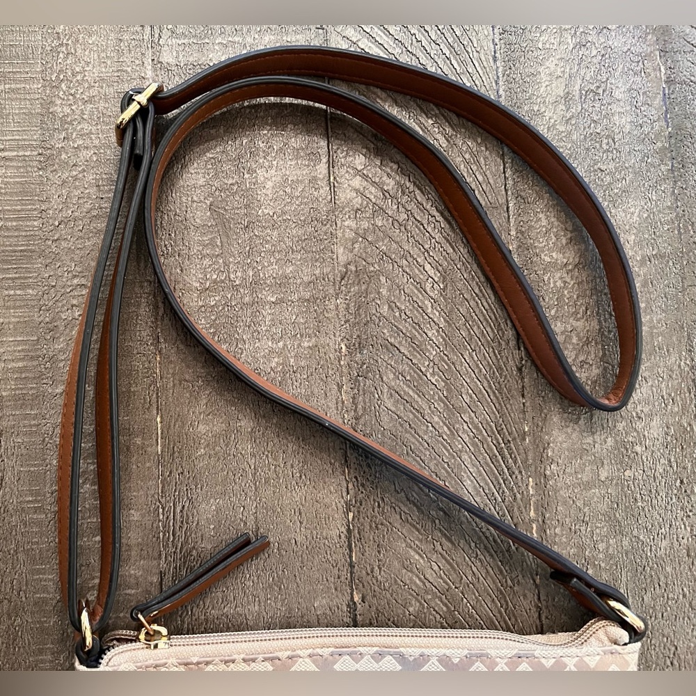 Tommy Hilfiger Crossbody EUC - Picture 4 of 11